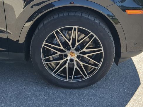 Used 2025 Porsche Cayenne image 13