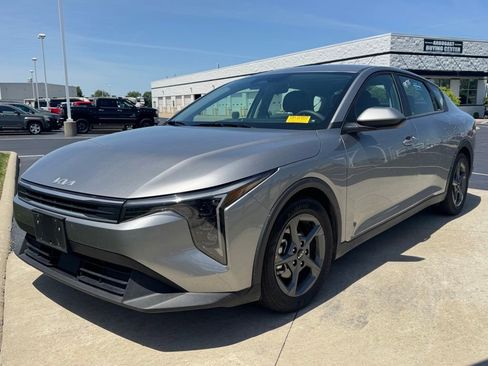 Used 2025 Kia K4 FWD image 3