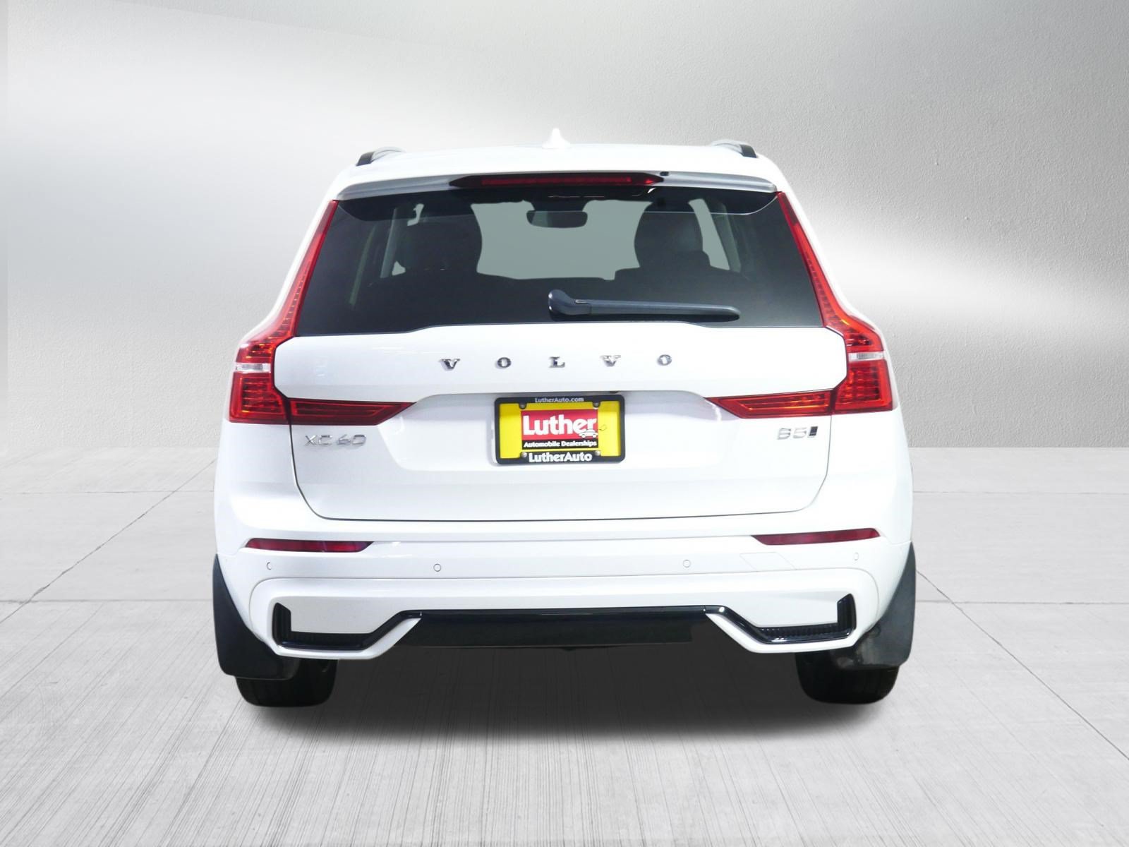 Used 2023 Volvo XC60 B5 Plus w/ Climate Package AWD/4WD image 6