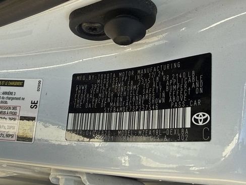 Used 2025 Toyota Corolla LE FWD image 31