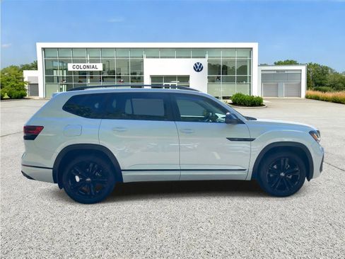 Certified 2023 Volkswagen Atlas SEL R-Line AWD/4WD image 6