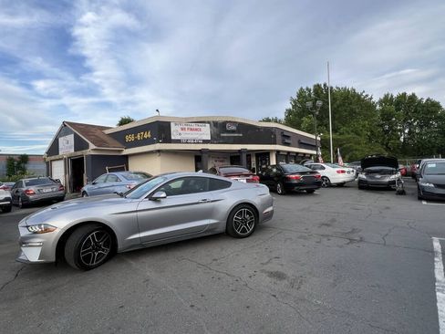 Used 2021 Ford Mustang Premium RWD image 7
