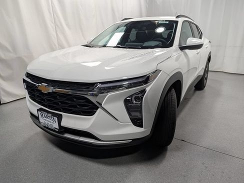 New 2026 Chevrolet Trax LT w/ LT Convenience Package FWD image 6