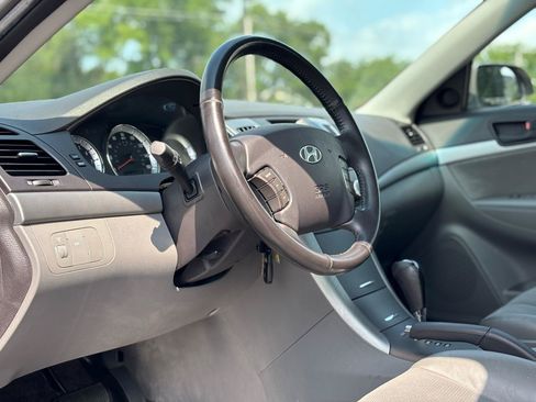 Used 2009 Hyundai Sonata SE FWD image 16