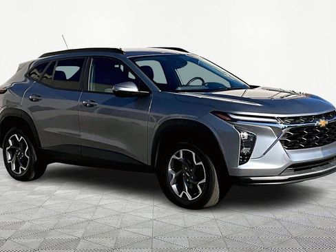 Certified 2024 Chevrolet Trax LT w/ LT Convenience Package image 2