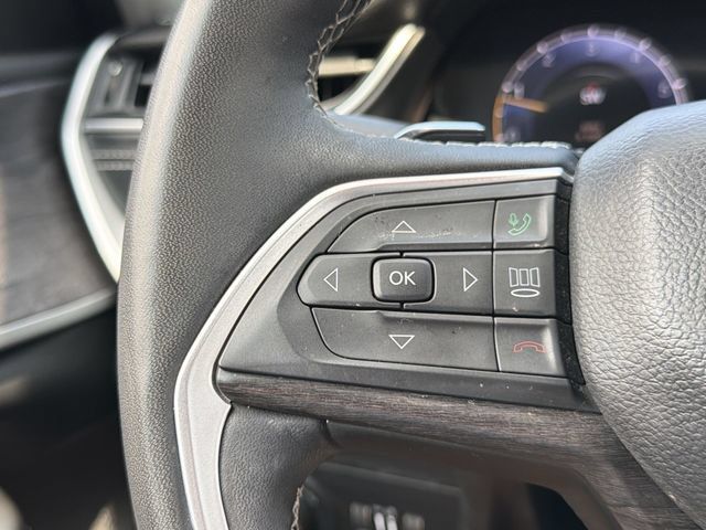 Used 2023 Jeep Grand Cherokee Limited w/ Black Appearance Package AWD/4WD image 28