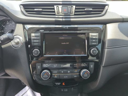 Used 2018 Nissan Rogue SV FWD image 37