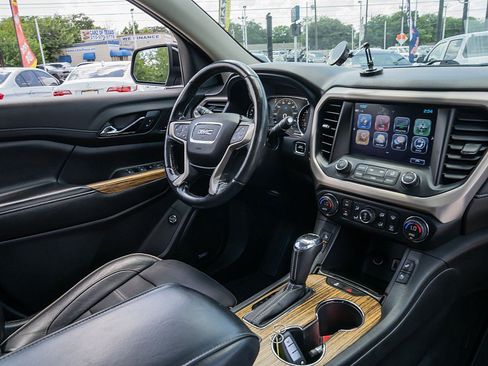 Used 2019 GMC Acadia Denali w/ Technology Package FWD image 20