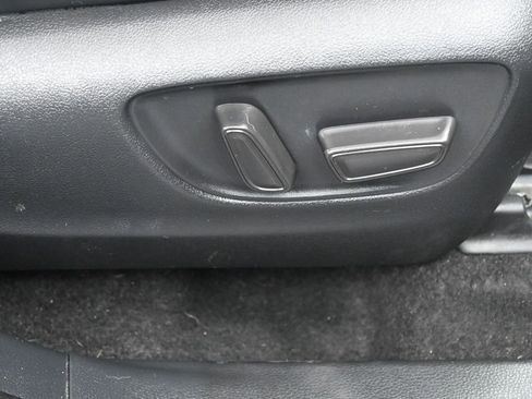 Used 2023 Toyota Highlander XLE AWD/4WD image 37