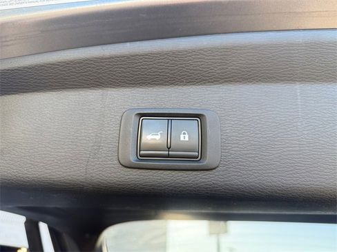 Used 2023 Mitsubishi Outlander ES image 10