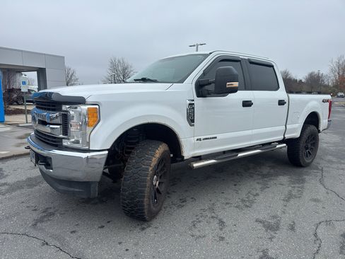 Used 2017 Ford F250 XLT image 3