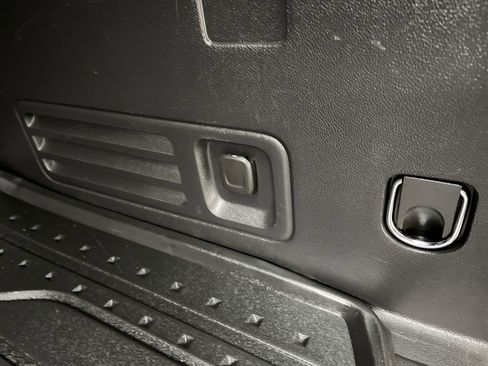 Certified 2023 Chevrolet Traverse LT w/ LT Premium Package image 33