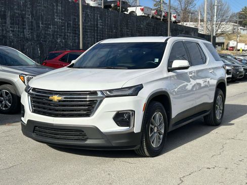 Used 2023 Chevrolet Traverse LT image 7