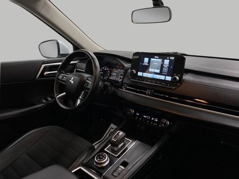 Used 2024 Mitsubishi Outlander AWD image 19