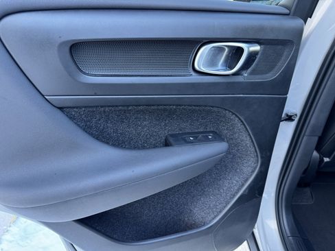 Used 2024 Volvo XC40 B5 Plus image 18