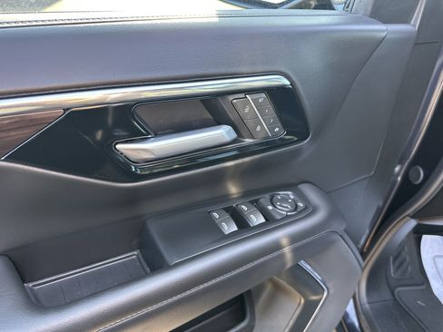 Certified 2025 Chevrolet Suburban Z71 image 13