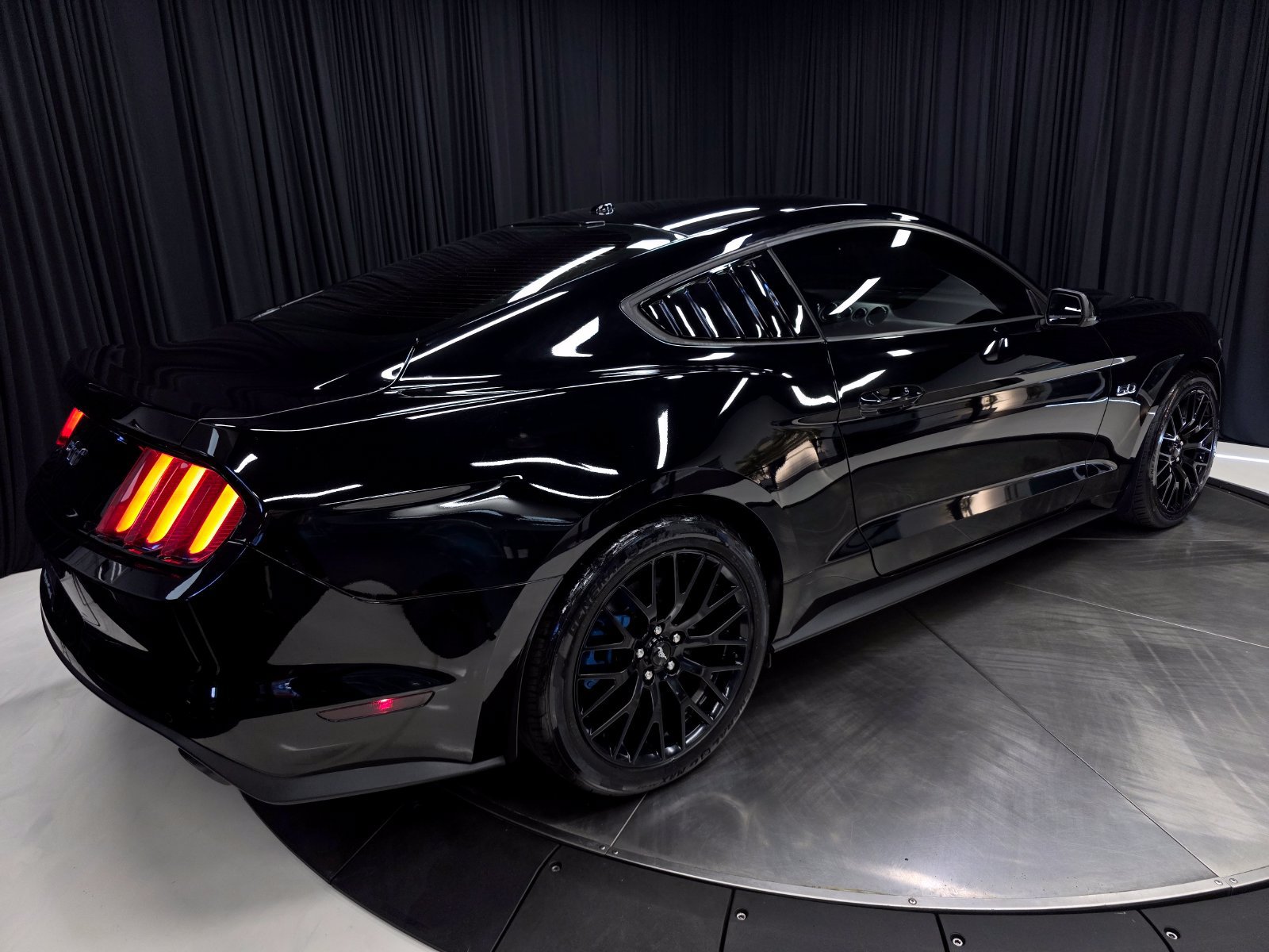 Used 2017 Ford Mustang GT Premium w/ GT Performance Package RWD image 46