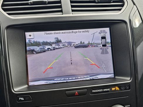 Used 2019 Ford Explorer XLT w/ Equipment Group 202A AWD/4WD image 19