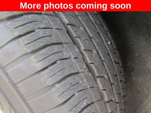 Used 2025 Chrysler Pacifica Select FWD image 10