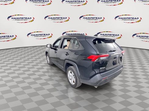 Used 2021 Toyota RAV4 LE AWD/4WD image 6