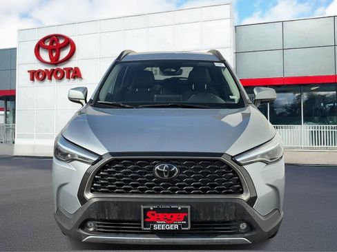 Used 2024 Toyota Corolla Cross XLE image 7
