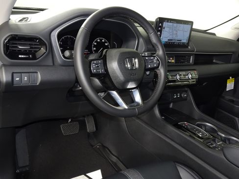 New 2025 Honda Pilot Touring image 19