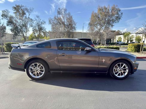 Used 2010 Ford Mustang Premium image 9