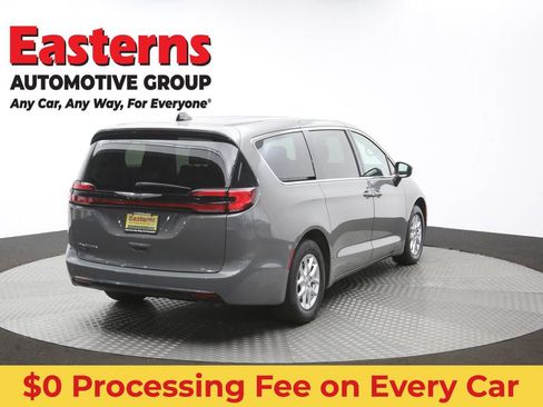 Used 2023 Chrysler Pacifica Touring-L FWD image 42