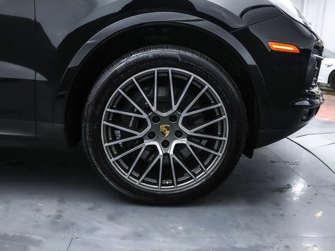 Used 2022 Porsche Cayenne Platinum Edition AWD/4WD image 38