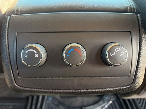 Used 2015 Chevrolet Traverse LT w/ Style and Technology Package image 37