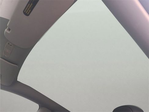 Used 2024 Tesla Model Y Performance image 24