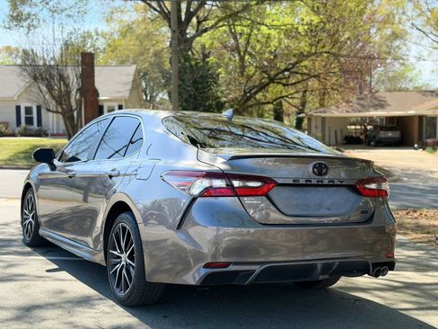 Used 2021 Toyota Camry SE w/ Audio Upgrade Package FWD image 4