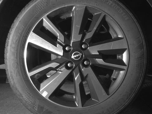 Used 2025 Nissan Versa SV image 15