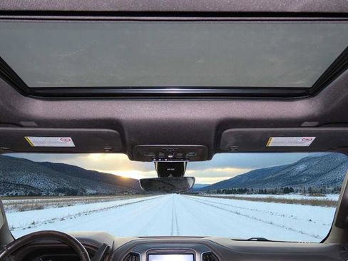 Used 2022 GMC Sierra 3500 Denali w/ Denali Ultimate Package image 29