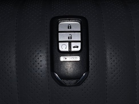 Used 2018 Honda Accord EX-L image 32