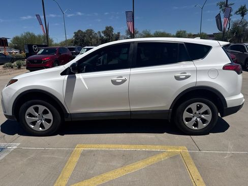 Used 2018 Toyota RAV4 LE w/ All Weather Liner Package FWD image 9