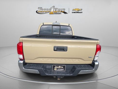 Used 2017 Toyota Tacoma SR5 w/ Tow Package RWD image 7