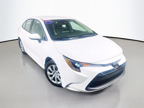 Used 2025 Toyota Corolla LE FWD image 2