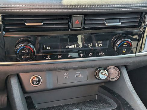 Used 2021 Nissan Rogue SV image 26