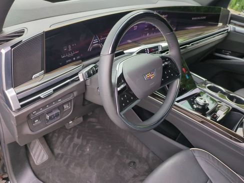 Used 2025 Cadillac Escalade Premium Luxury AWD/4WD image 7