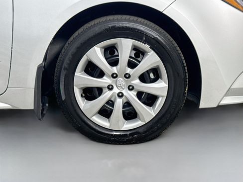 Used 2025 Toyota Corolla LE FWD image 32