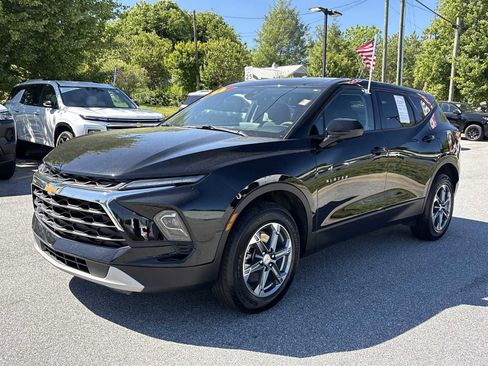 Used 2025 Chevrolet Blazer LT FWD image 2