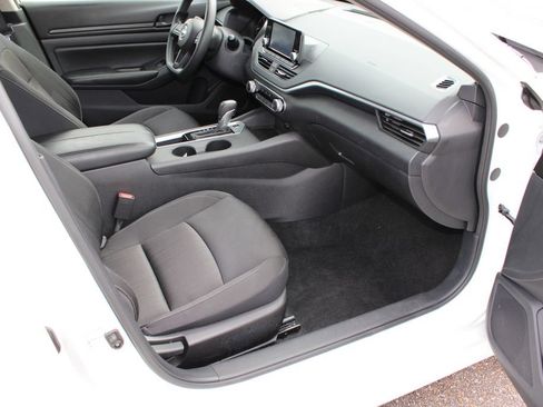 Used 2024 Nissan Altima 2.5 S FWD image 7