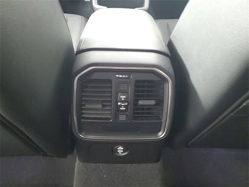 Used 2024 Porsche Macan image 13