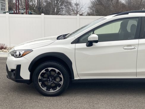 Used 2023 Subaru Crosstrek 2.0i Premium image 2
