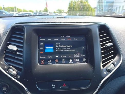 Used 2020 Jeep Cherokee Latitude Plus w/ Cold Weather Group AWD/4WD image 13