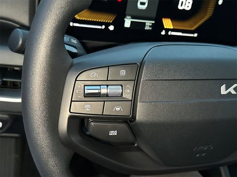 New 2025 Kia K4 LXS image 21