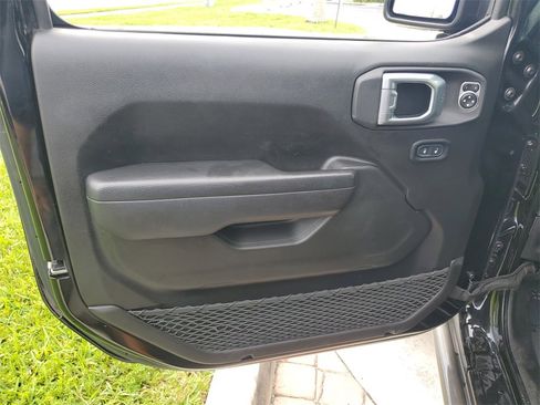 Used 2024 Jeep Gladiator Sport image 17