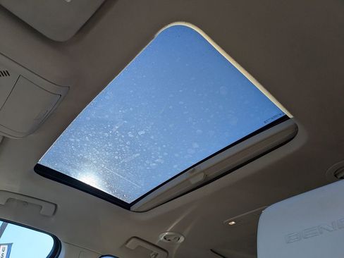 Used 2022 GMC Acadia Denali w/ Denali Ultimate Package image 23