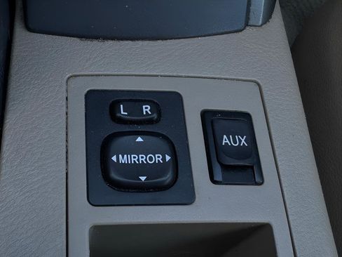 Used 2011 Toyota RAV4 Limited image 33